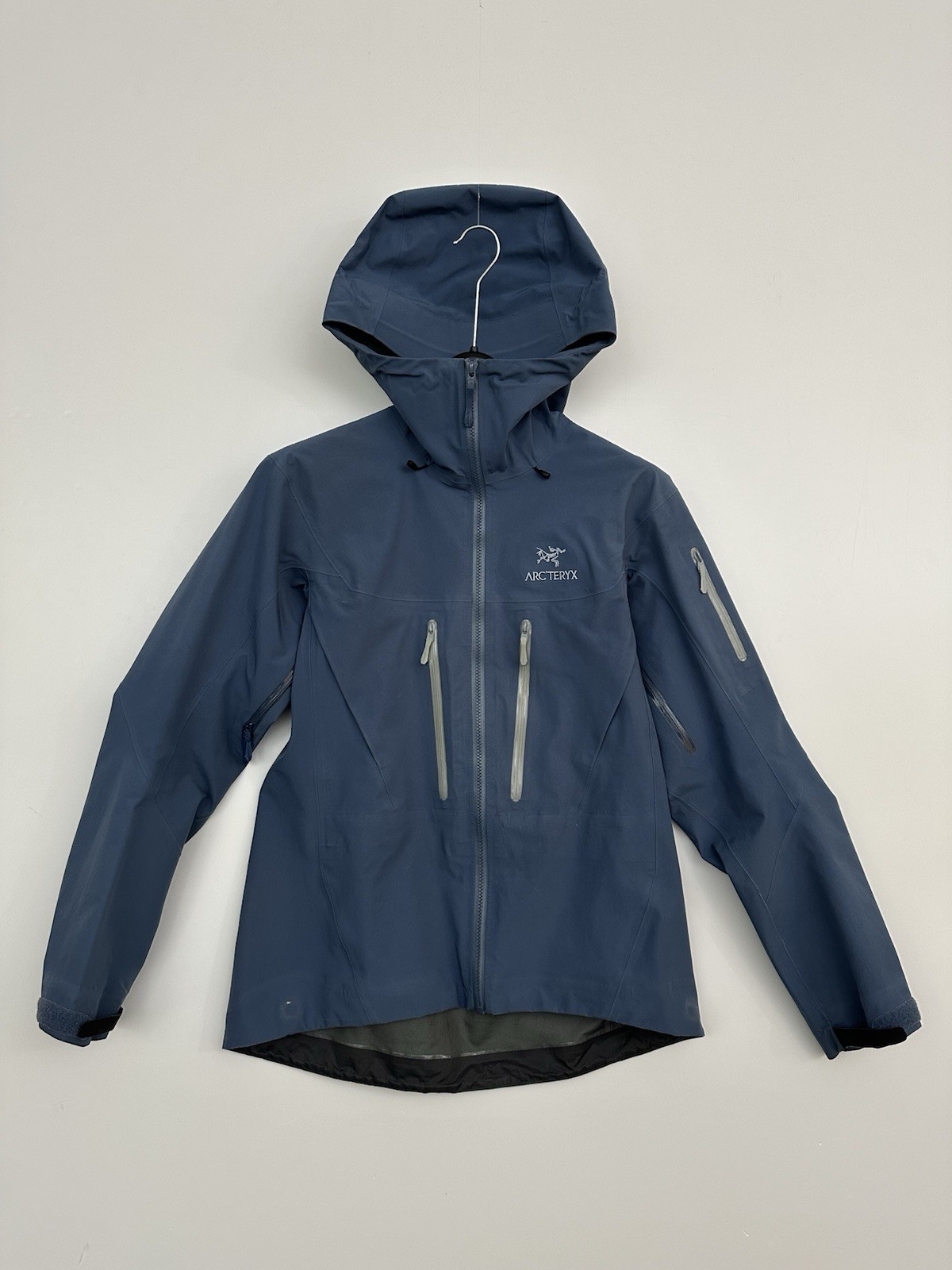 Arc'teryx Alpha SV GORE-TEX Pro Jacket, Size M, Women's, Moonlit Blue RECCO