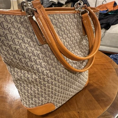 Guy Laroche Beige Brown Logo Leather Shoulder Bag Silver Hardware Women - Photo 1/4