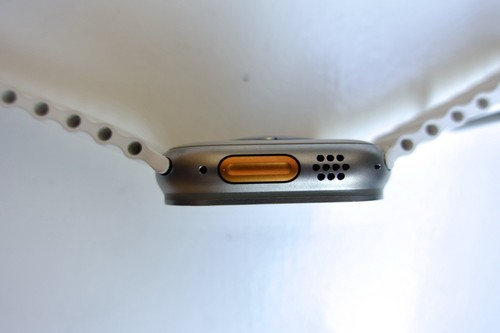 APPLE WATCH ULTRA 1ÈRE GÉNÉRATION A2622 49 MM TITANE ET CÉRAMIQUE GPS LTE AVEC BRACELET SPORT - Photo 3 sur 7