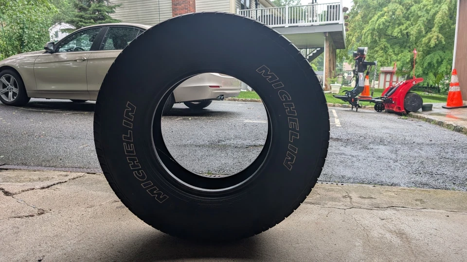 MICHELIN LTX A/T2 LT275/65R20 126/123R TIRE (MANUFACTURE DATE:4516) Used - Image 4 of 4