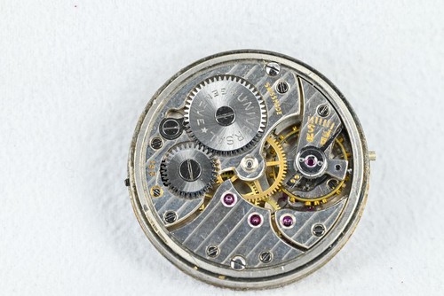 Universal Geneve Wristwatch Movement & Dial Calibre 251 Spares / Repair - Picture 5 of 9