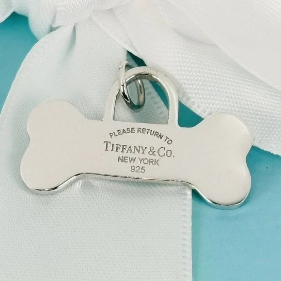ティファニー ドッグ ボーン 犬 骨 ペット IDタグ キーホルダー シルバー Return to Tiffany Dog Bone Pet ID Tag Charm Small in Sterling
