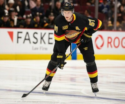 Tyler Myers Vancouver Canucks UNSIGNED 8x10 Photo