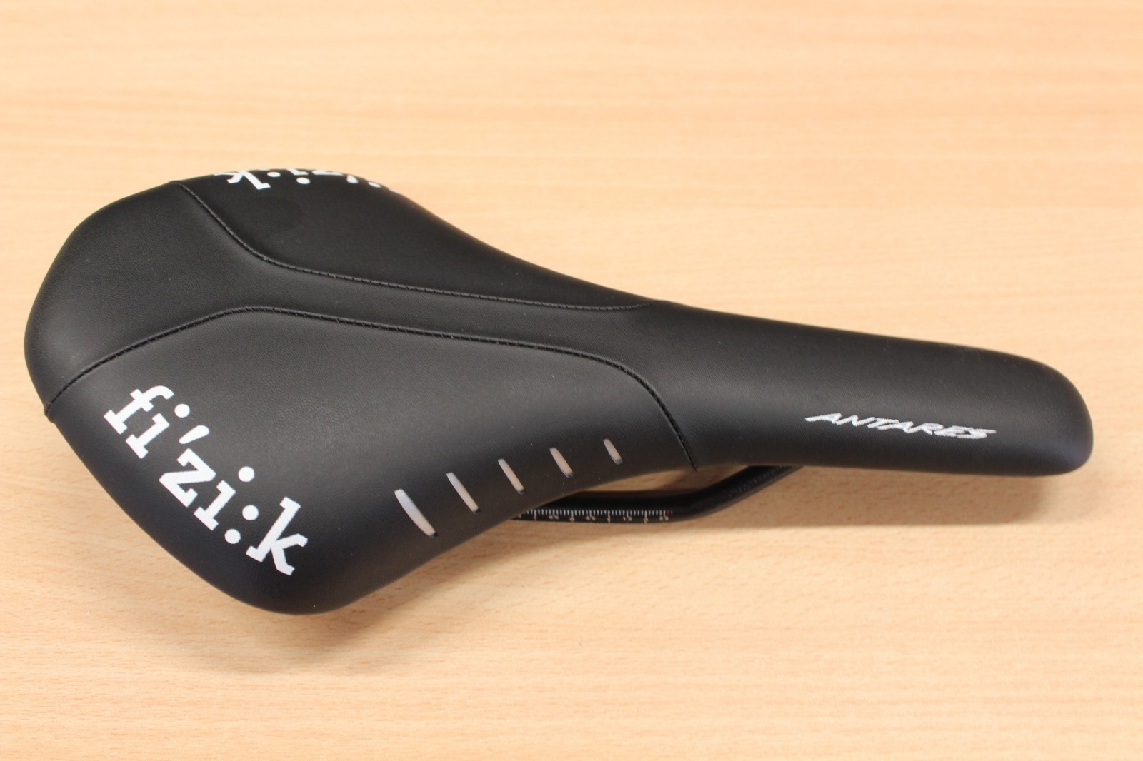 FIZIK ANTARES R7 manganese rossoaie SELLA 274x140mm FIZIK ANTARES R7 manganese rossoaie SELLA 274x140mm