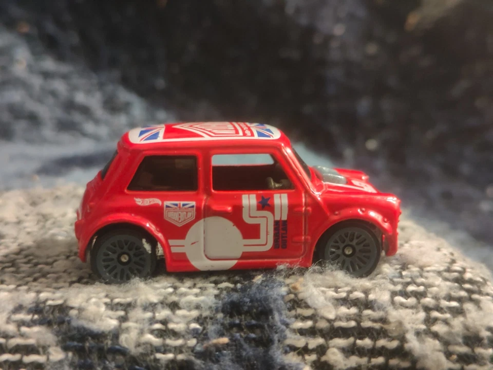 Hot Wheels 2018 Mattel Nightburnerz 8/10 Magnus Walker Urban Outlaw Morris Mini Foto 2 de 4