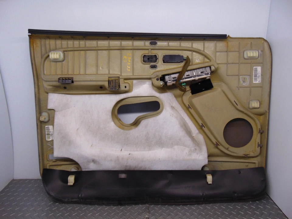 Panel de moldura de puerta delantera derecha GMC Yukon Denali 2003-2006 Foto 2 de 4