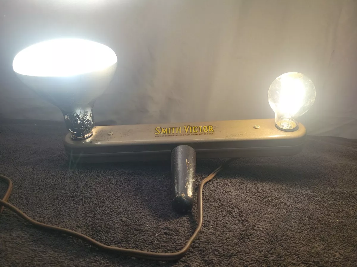 M Vintage Smith Victor 2 Socket Light Bar Tested Working Bulbs not included