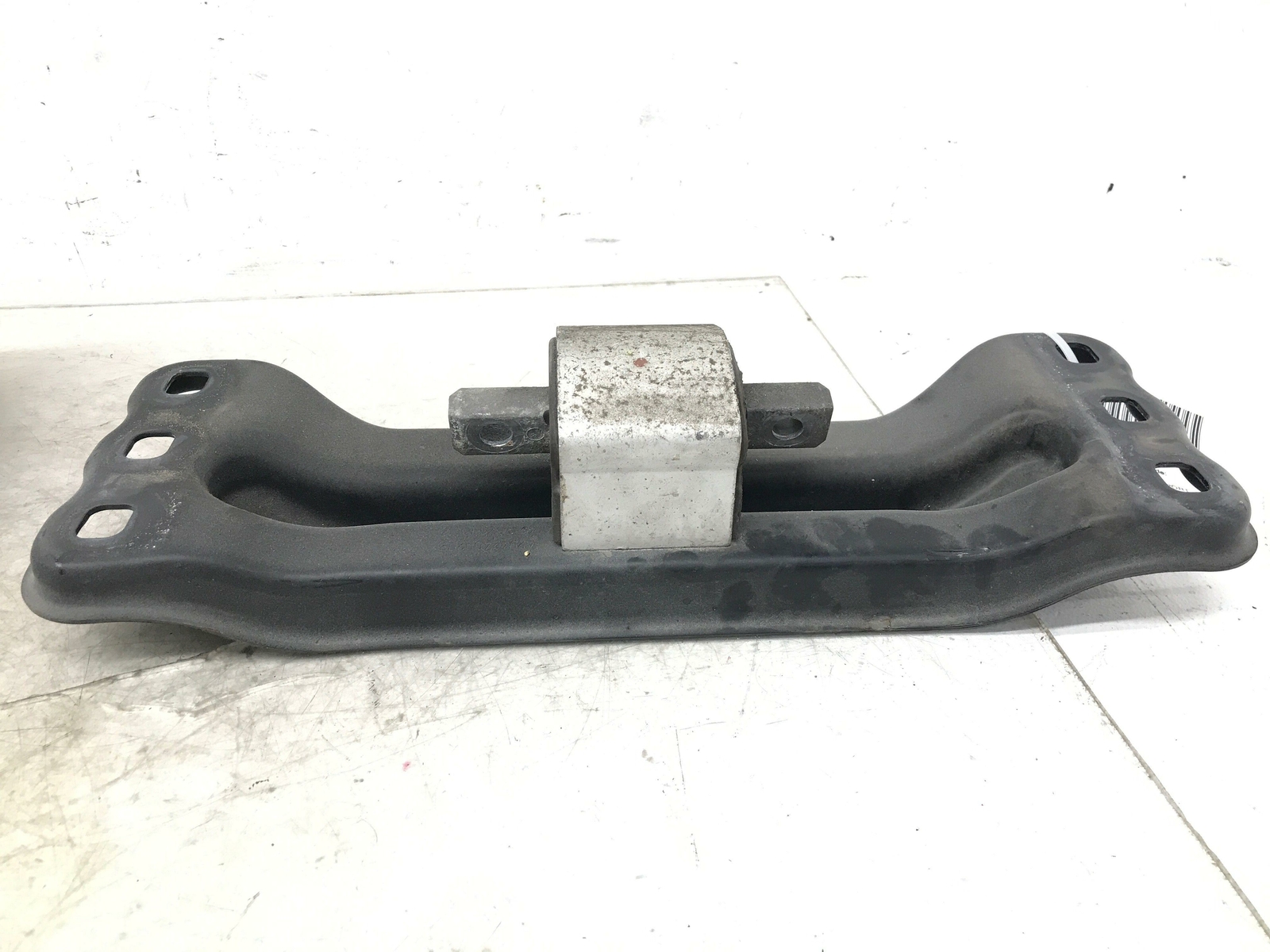 20102015 MERCEDES GLK350 X204 RWD TRANSMISSION MOUNT SUPPORT BRACKET