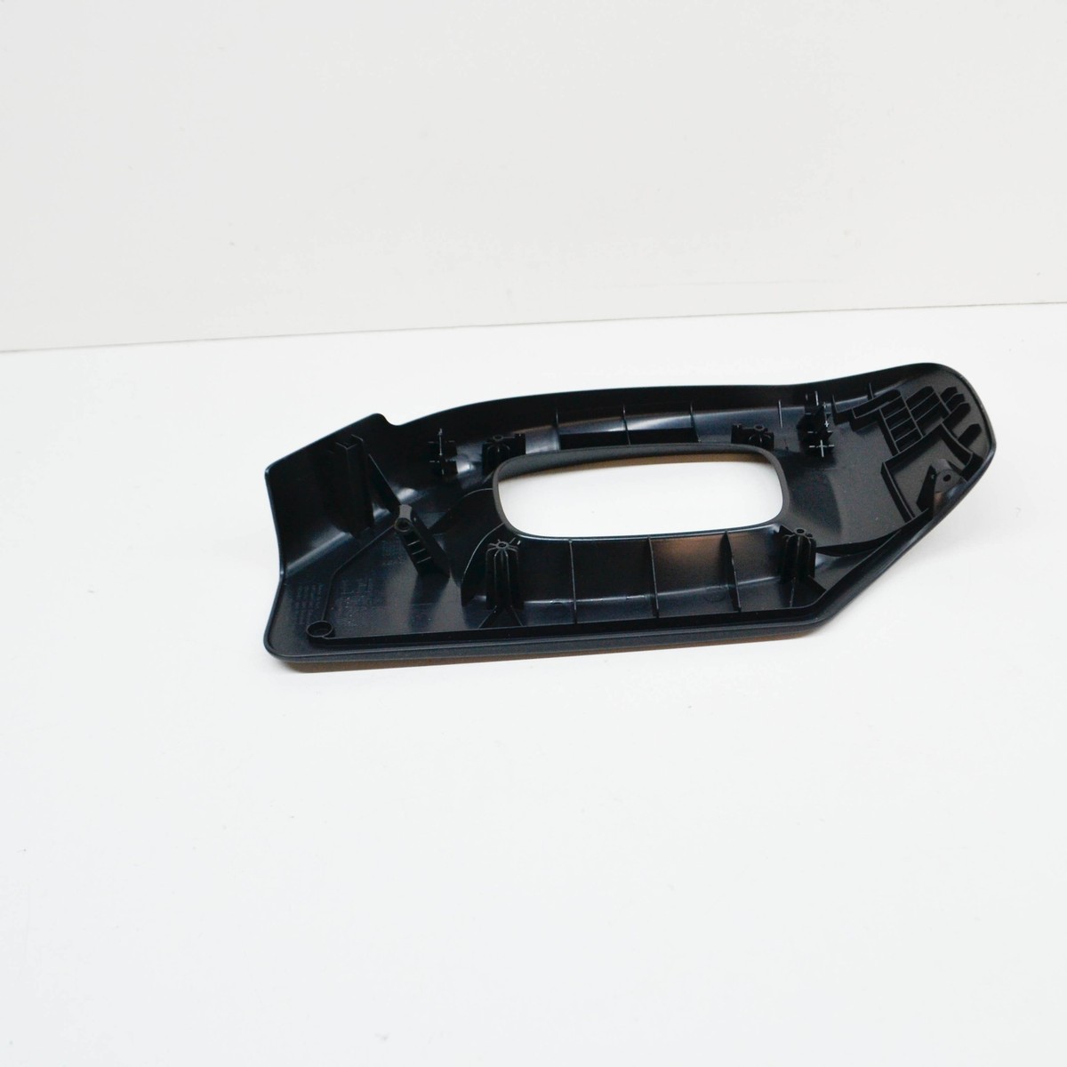 Valance (soubassement) De Siège Avant Gauche Neuf D'origine LAND ROVER - Pour Range Rover Sport L494 - Réf. LR042212