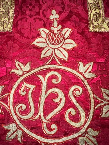 Anciens vêtements religieux, chasuble en soie damassée et broderies dorées - Picture 6 of 14
