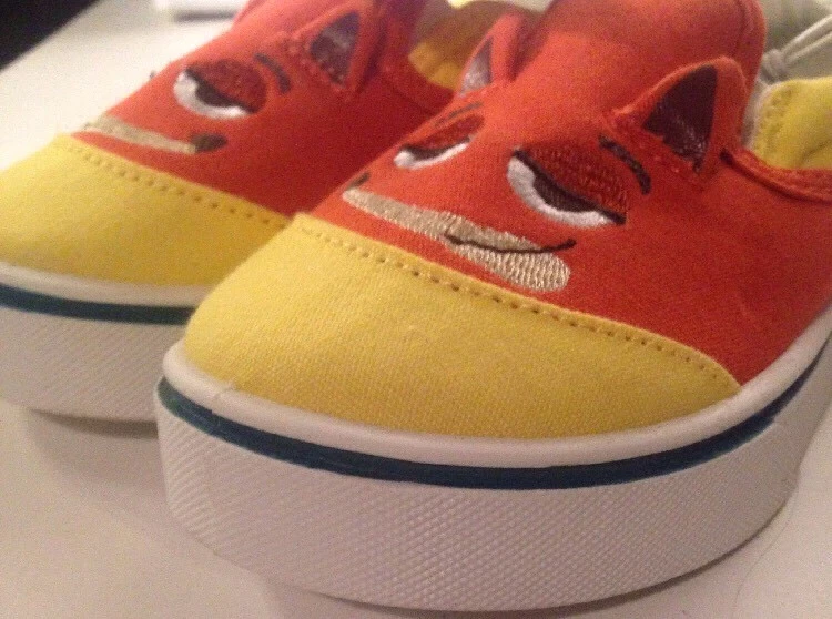 Disney Zapato Tenis Niños Niñas Niños Pequeños 8 Zapatillas Sin Cordones de Lona Nuevo de Lote Nuevo Foto 3 de 4