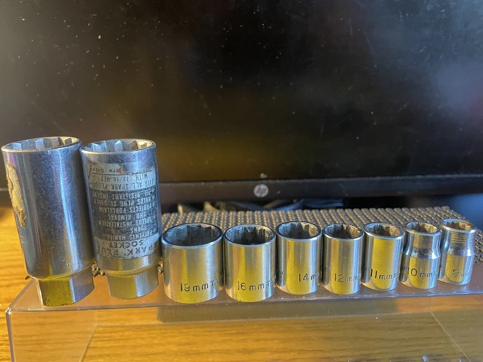 20 JAPAN/TAIWAN 3/8”DRIVE SOCKETS SAE-METRIC PLUS 2-10”RATCHETS USED 9-19MM L82 - Image 2 of 4