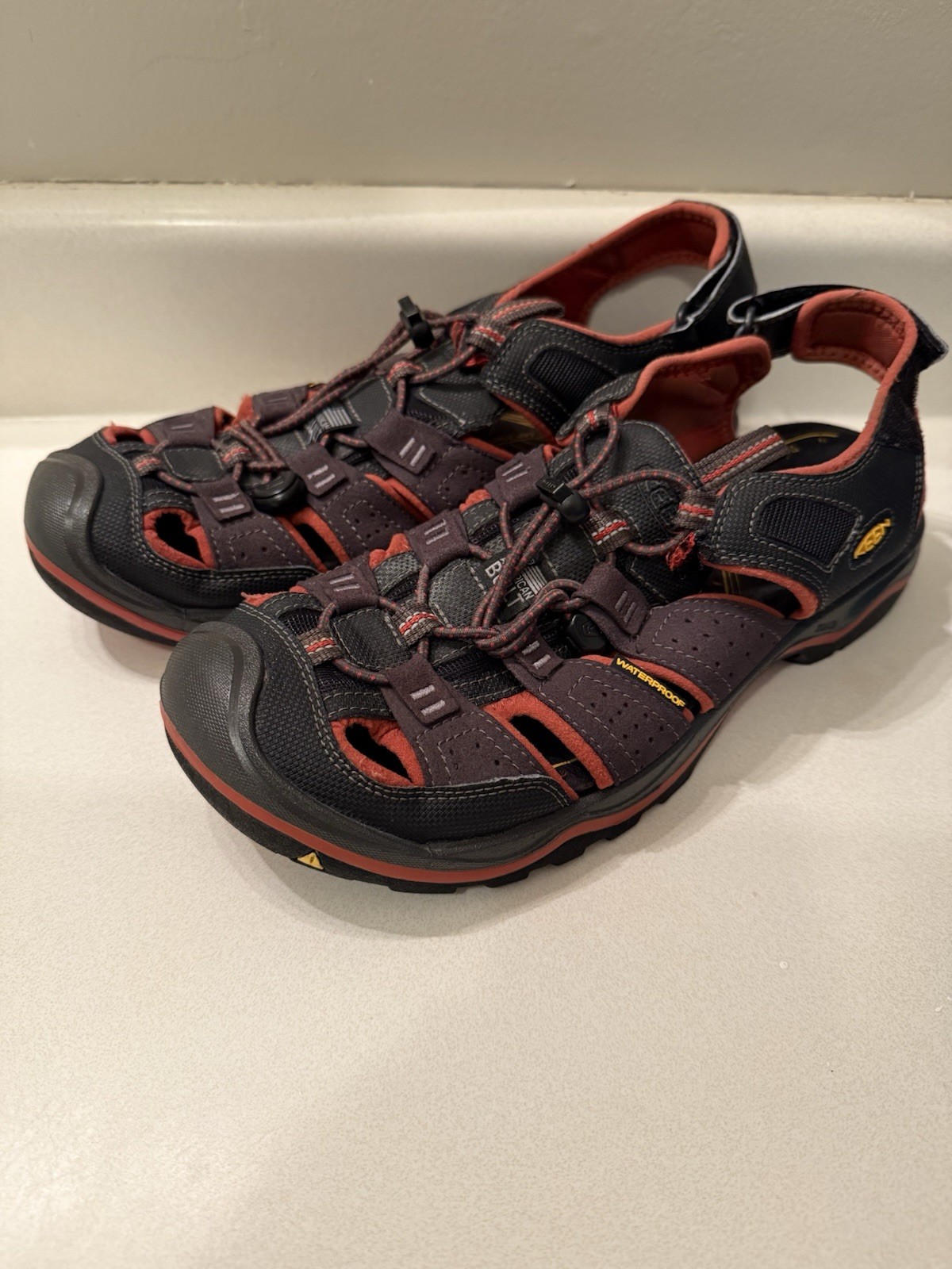 Sandali uomo Keen impermeabili Newport taglia 10 5 nero rosso