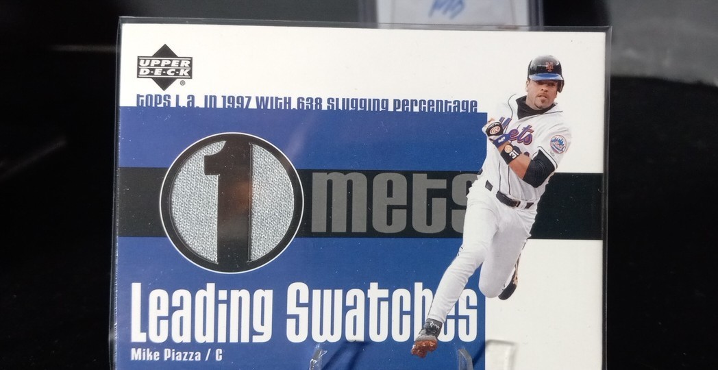 2003 Upper Deck - Leading Swatches Mike Piazza #LS-MP1 (MEM)