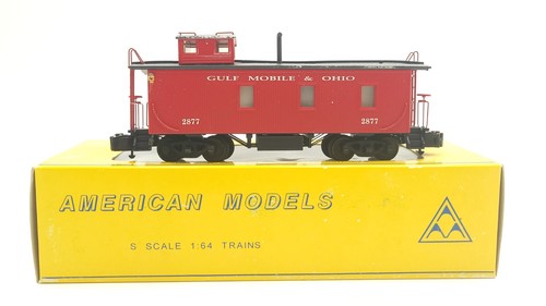 S-Gauge American Models GM&O / Gulf Mobil y Ohio Caboose de madera #2877 - Nuevo en caja | Zustand: New