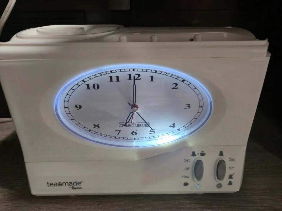 Vintage Swan Teasmade - Ebullición rápida con reloj y alarma Foto 2 de 4