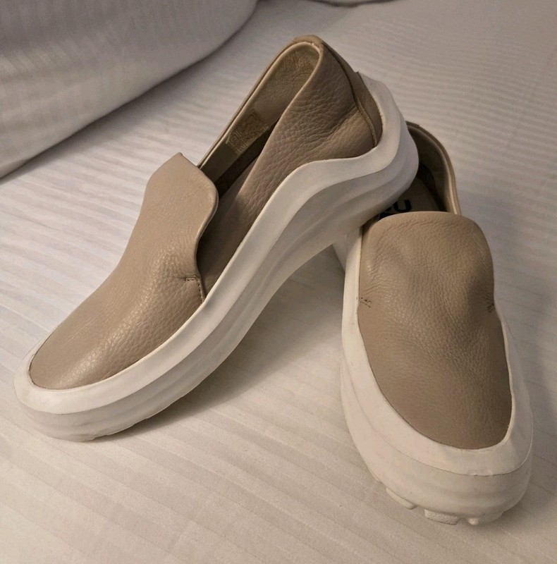 Bueno Size 37 Soft Beige Genuine Leather Platform Effect Shoes Slip On Ex PreOwn