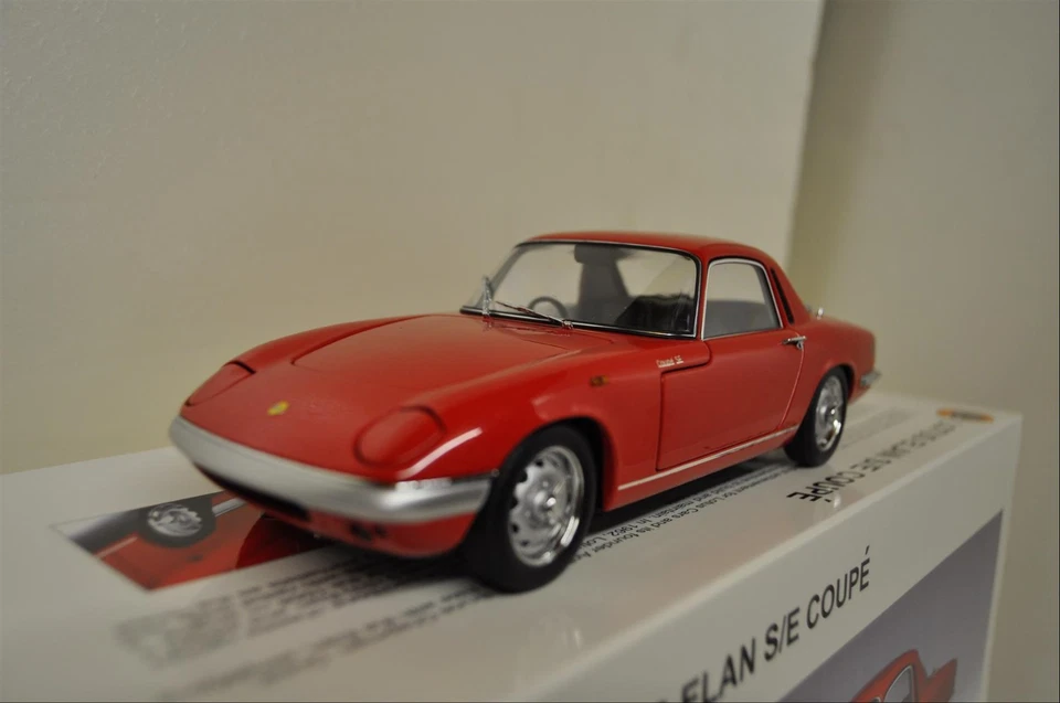 AUTOart Miniature 1/18 LOTUS ELAN Rouge code 75351 Neuve avec boite - Photo 2/4
