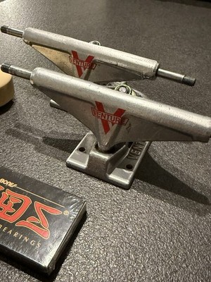 Venture Trucks 8   2x, Bones Reds Neu, 53mm Titus Wheels 