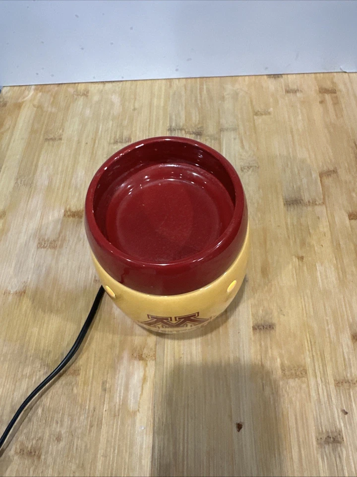 Calentador de cera completo Scentsy University of Minnesota "U of M" Campus Golden Gophers* Foto 2 de 4