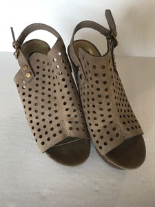 g by guess wedges