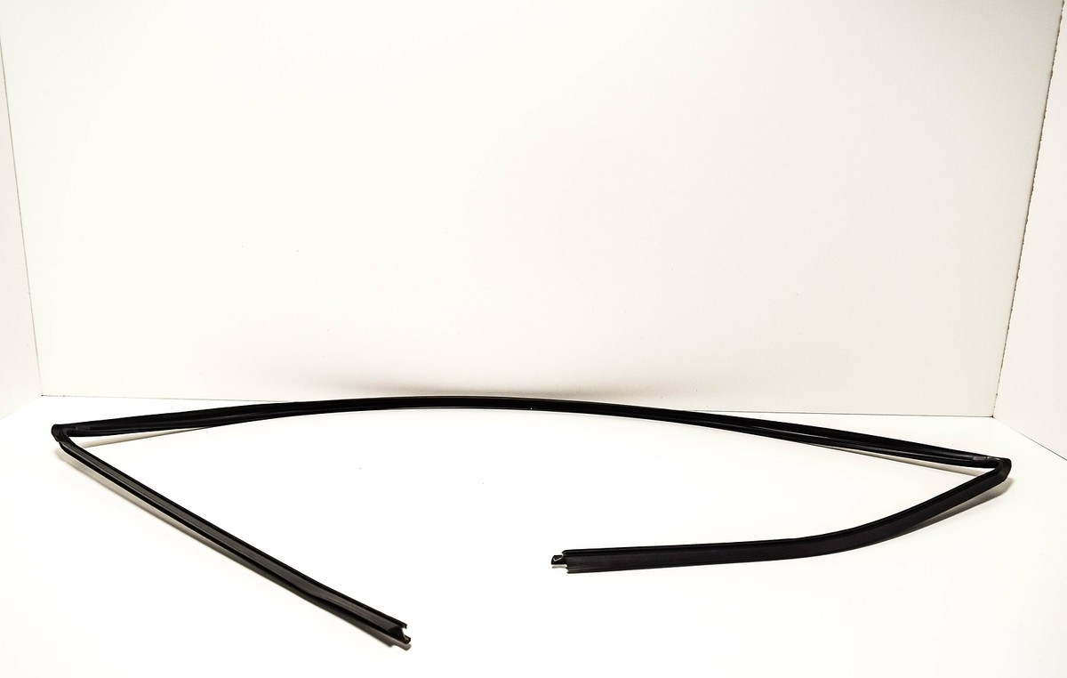 NEW BMW Z4 E85 FRONT WINDSCREEN SEAL RUBBER TRIM 51317017021 51-31