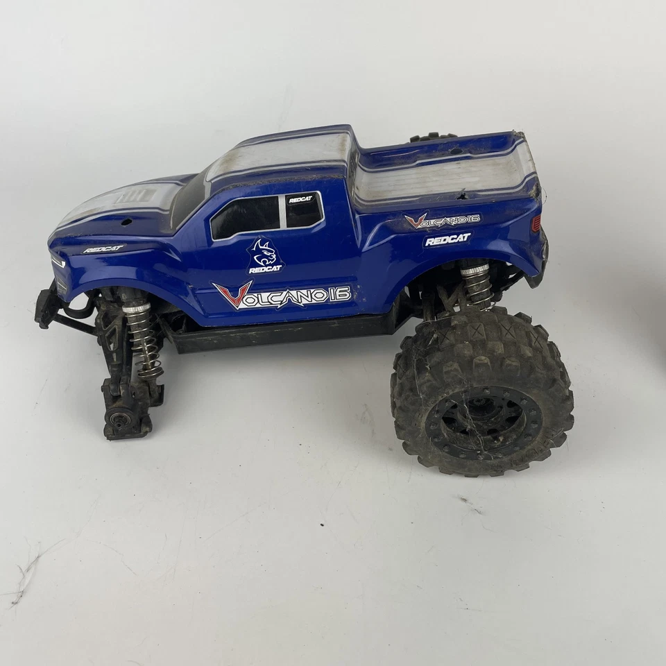 Redcat Racing Volcano 16 1/16 Scale 4WD Brushed RC Monster Truck 2.4GHz - Image 3 of 4