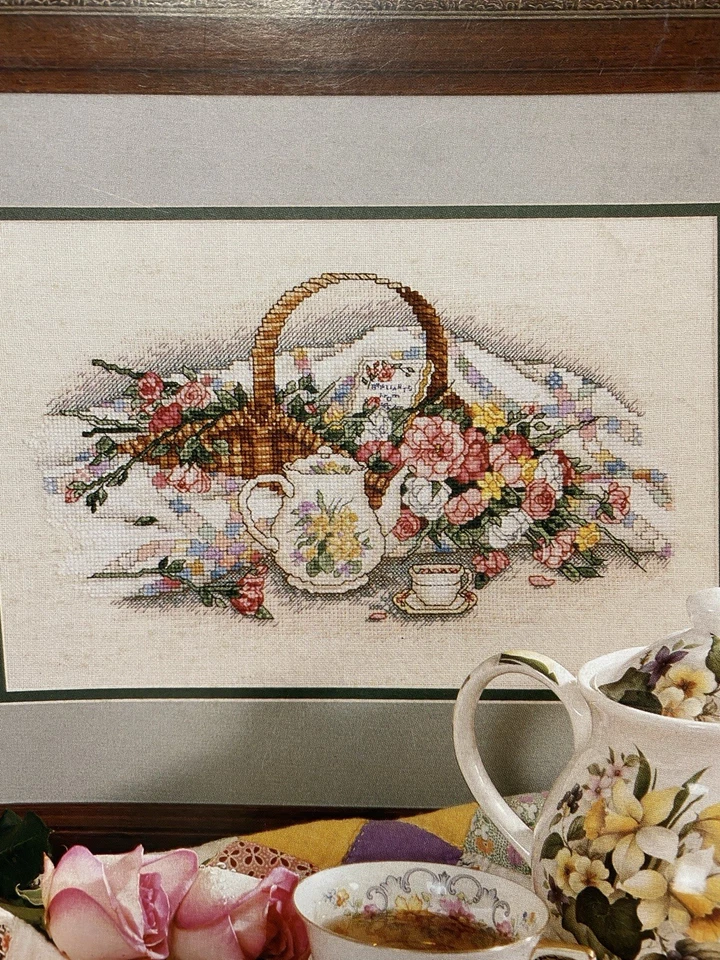 Lot 2 Vintage Cross Stitch Booklets, 29 Projects At Home Vaughan, Old Country - Image 2 of 4