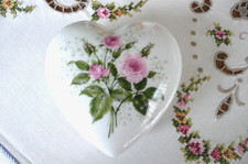 ANTIQUE VINTAGE  LOVE  HEART FLOWER  ROSEJEWELRY BOX 1976 SPAIN