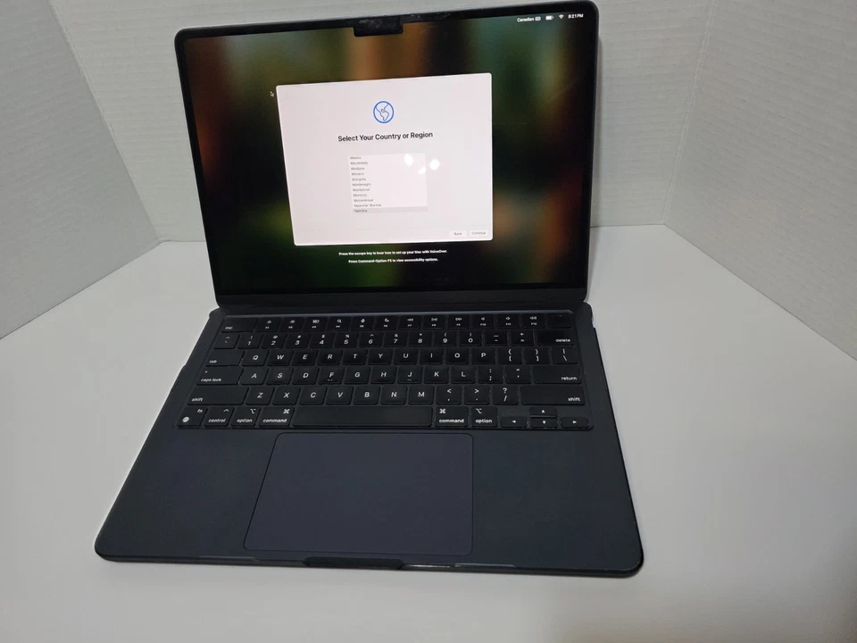 Apple MacBook Air 13.6" M2  16GB RAM 256GB SSD A2681 - Image 2 of 4