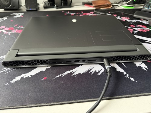 Alienware m18 R2 Gaming Laptop | i9-14900HX | RTX 4090 | 32 GB RAM ...