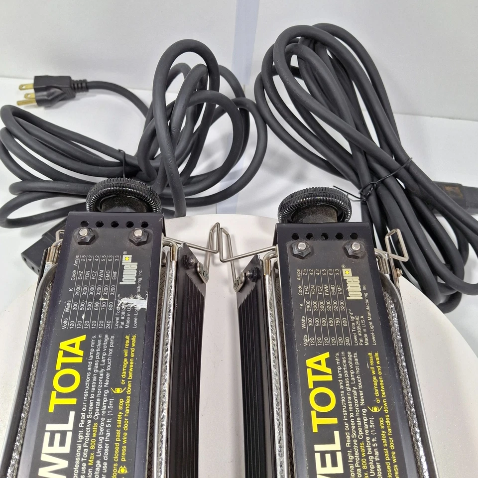 2x Lámparas Lowel Tota con bombillas y cables de alimentación - probadas funcionando Foto 3 de 4