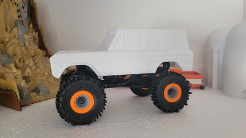 AXIAL SCX24 1966 FORD BRONCO 4X4 MUD TRUCK HARD BODY SHELL & CHASSIS MOUNT PARTS - Picture 7 of 11