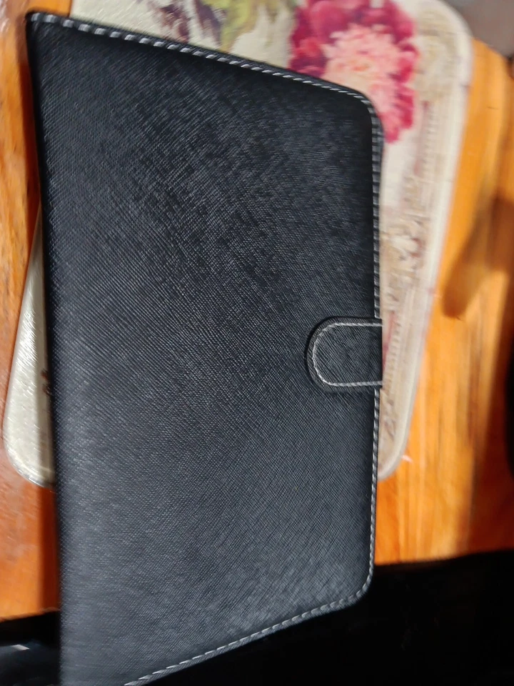 Universal 7 inch Tablet Case with PC Keyboard and Flip Stand, Black - Image 2 of 4