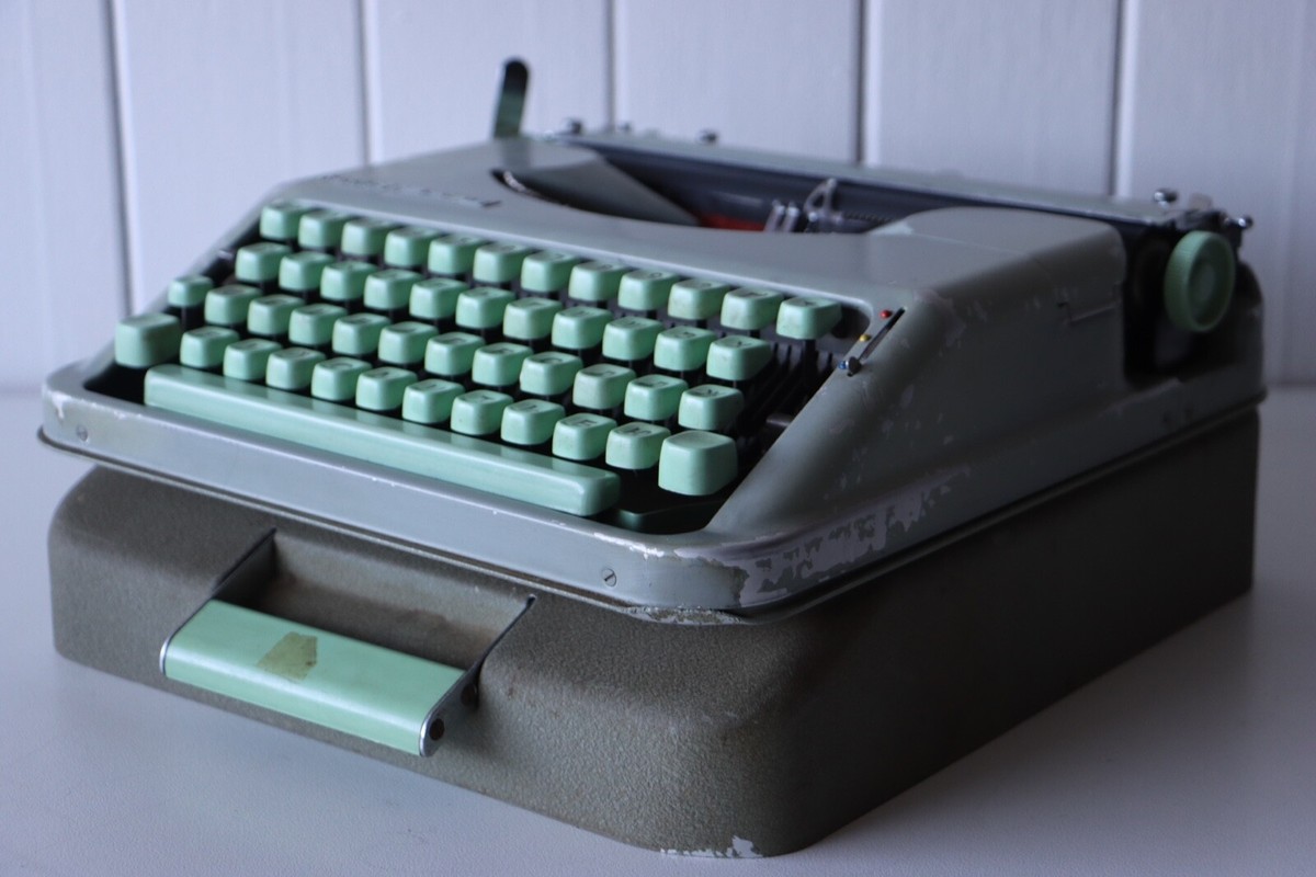 RARE - Hermes Baby Typewriter - Ukraine Keys - Original
