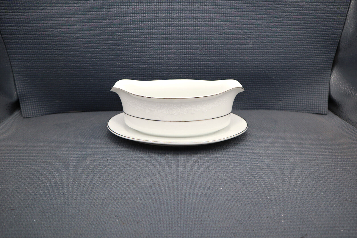 Seizan China Audrey 5129 Pattern Gravy Boat with underplate