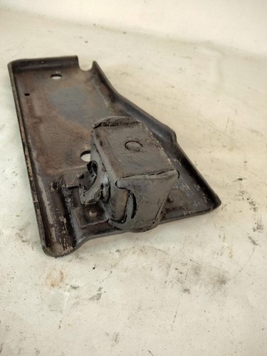 1987 to 2001 Jeep Cherokee Automatic Transmission Exhaust Mount Bracket AW4 - Picture 2 of 4