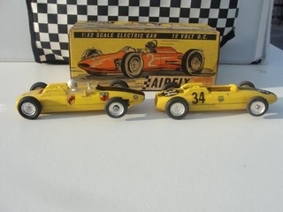 1960'S AIRFIX 2 X PORSCHE YELLOW/BLACK 1:32. USED PART BOXED