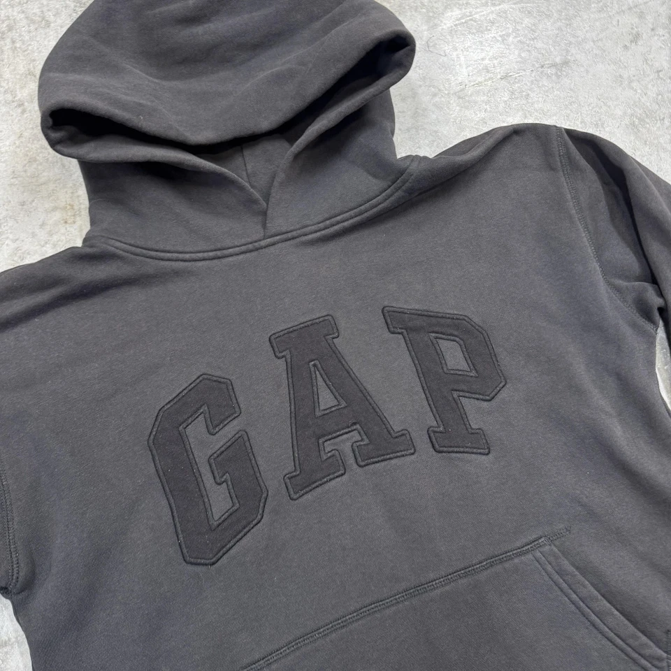 GAP Sudadera con Capucha Juvenil 2XL Negro Arco Logo Pullover Polar Sudadera Bolsillo Canguro Foto 2 de 4