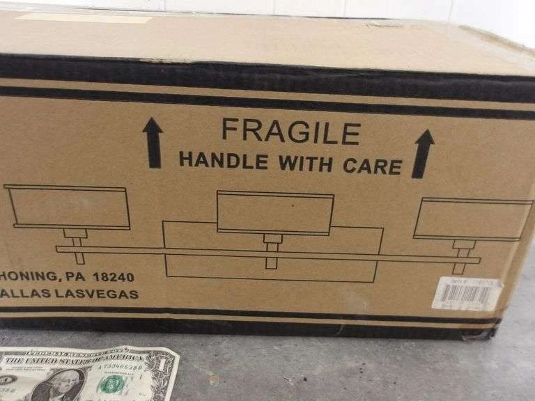 Luz de pared ELK Utica LED 29 pulgadas de latón satinado Foto 3 de 3