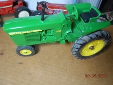 VTG JOHN DEERE 3010 ERTL 1/16 DIECAST TRACTOR