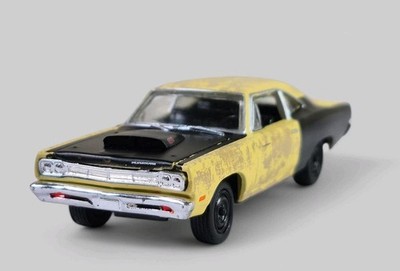 1969 PLYMOUTH ROAD RUNNER 440 6 Pack Rare Diorama Collectible DieCast 1:64 LOOSE