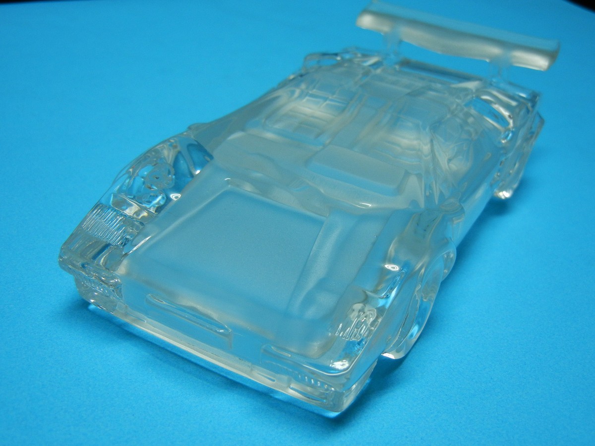 LAMBORGHINI CAR COUNTACH GLASS / CRYSTAL CAR MODEL IN EXCELLENT