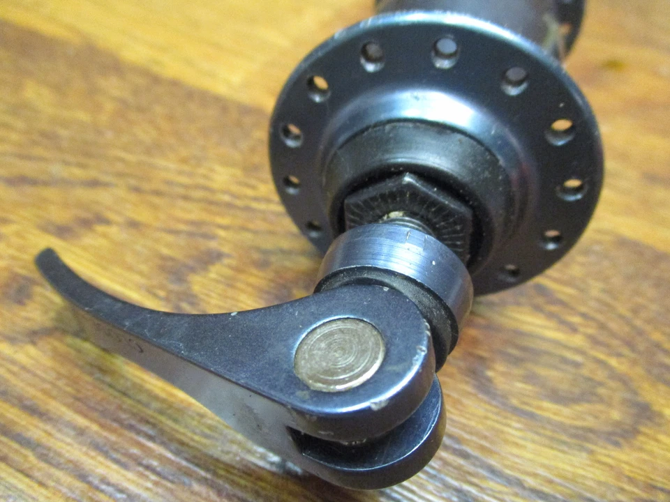 BUJE DELANTERO Y PINCHO GT BARRELL 28H 100 X 9mm QR de HADLEY - ANODIZADO AZUL Foto 4 de 4