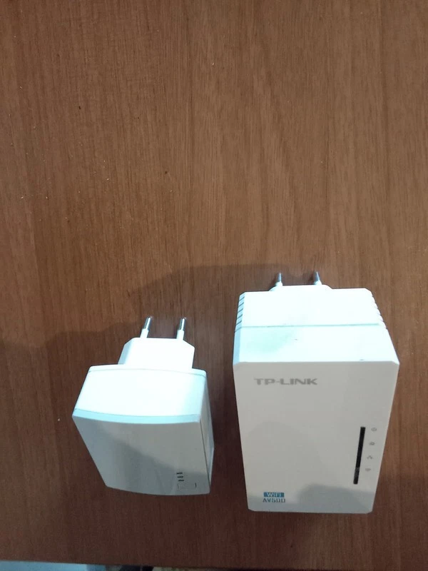 TP-Link AV500 Powerline WiFi Kit TL-WPA4220 + Adattatore PLC • 300Mbps • LAN • E - Immagine 3 di 4