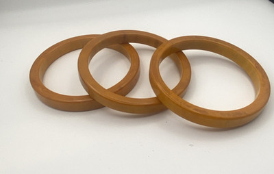 Bakelite Vintage Set of 3 Bangle Bracelets butterscotch 