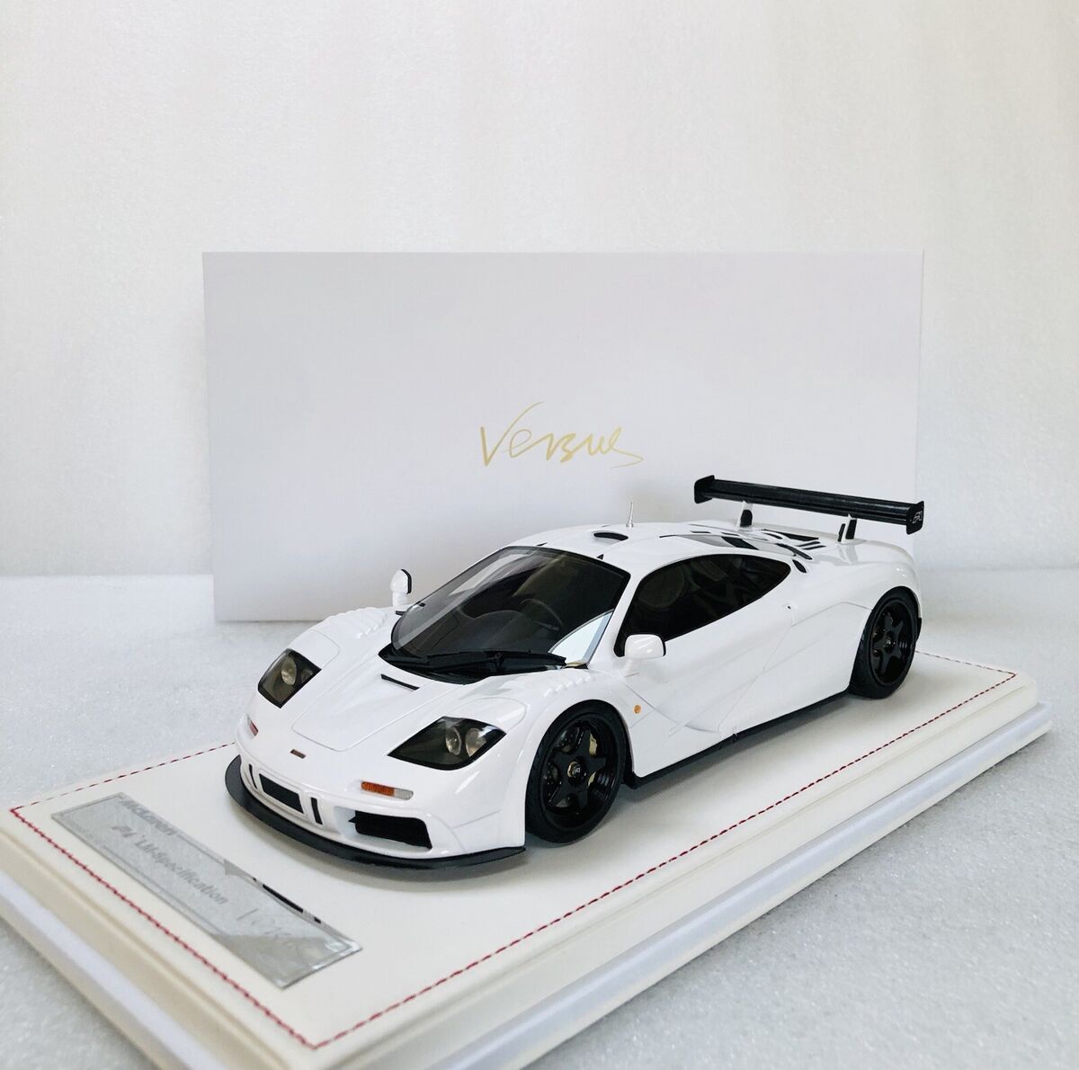 1/18 Versus McLaren F1 LM White Limited Edition With Case No 1/18 Versus McLaren F1 LM White Limited Edition With Case No