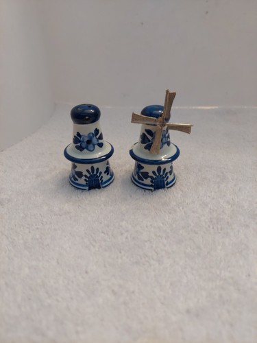 Vintage Delfter Windmühle Salz/Pfefferschüttler Holland Figur Schmuck Dekor *LESEN*