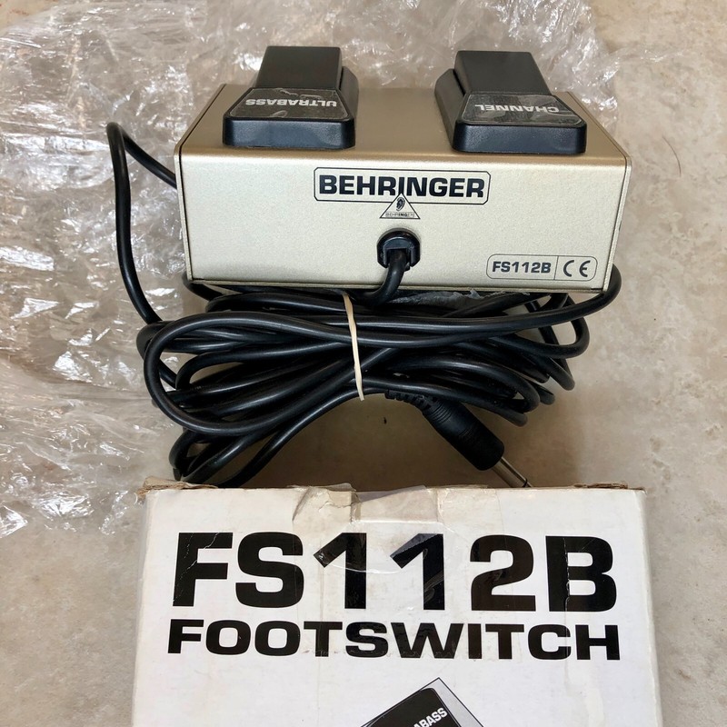 OPEN BOX  Behringer  FS112B  2-Button Bass Amp Footswitch CHANNEL  ULTRA BASS