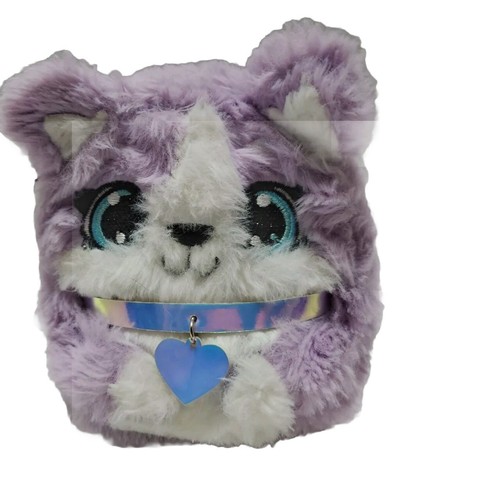 Claires Mädchen 'Flauschiger Hund Mini Rucksack Schlüsselanhänger lila holografisches Halsband Anhänger